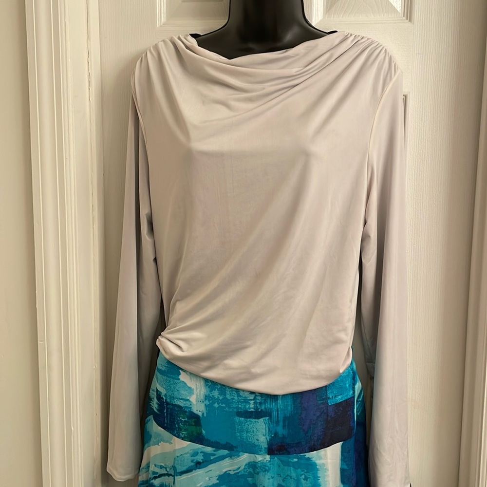 Reversible Waterfall Modest Top White and Navy Blue Sz L